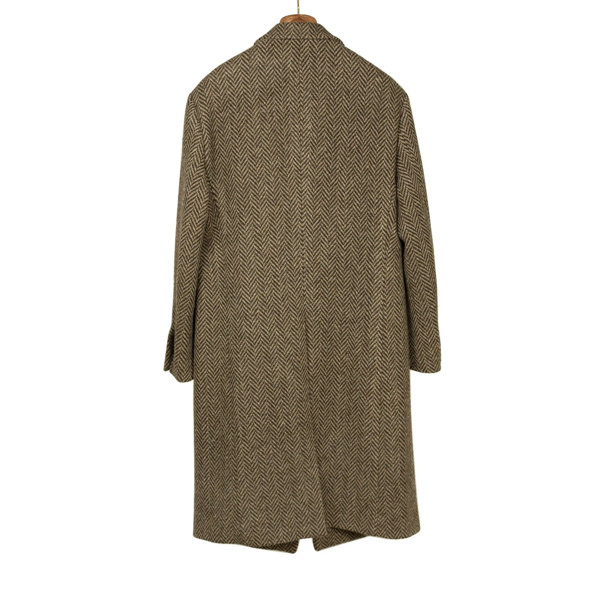 x Sartoria Carrara: Chesterfield coat in brown and chocolate herringbone undyed wool