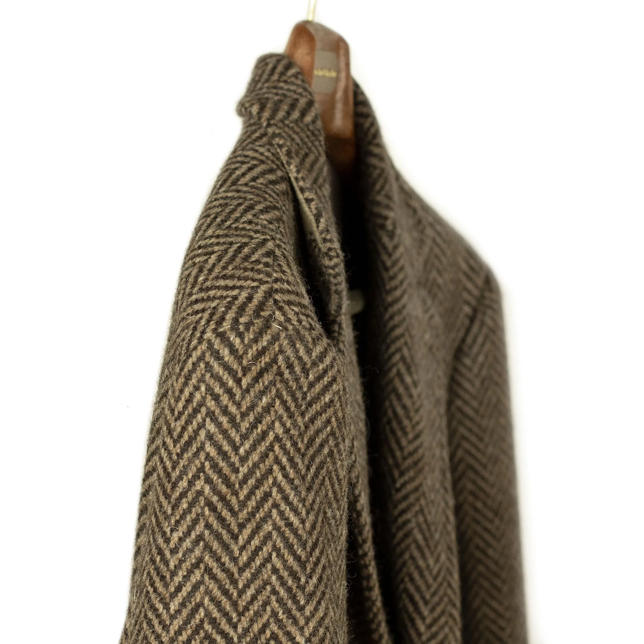 x Sartoria Carrara: Chesterfield coat in brown and chocolate herringbone undyed wool